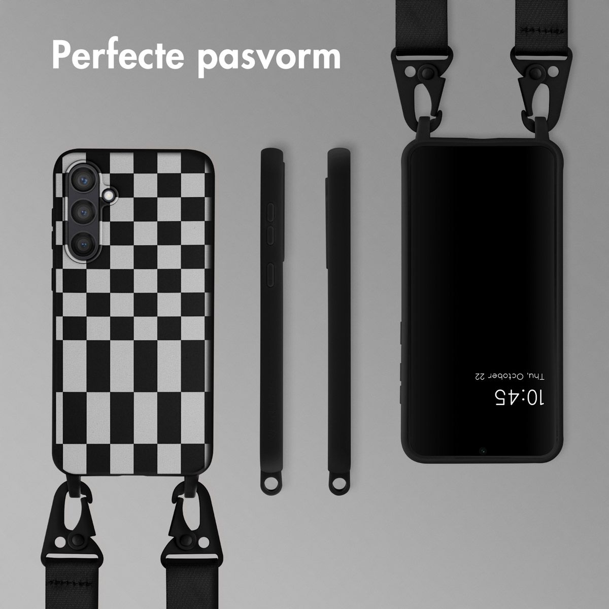 Un téléphone avec une coque à carreaux et une sangle, à côté de deux étuis noirs et d'un téléphone noir affichant l'heure.