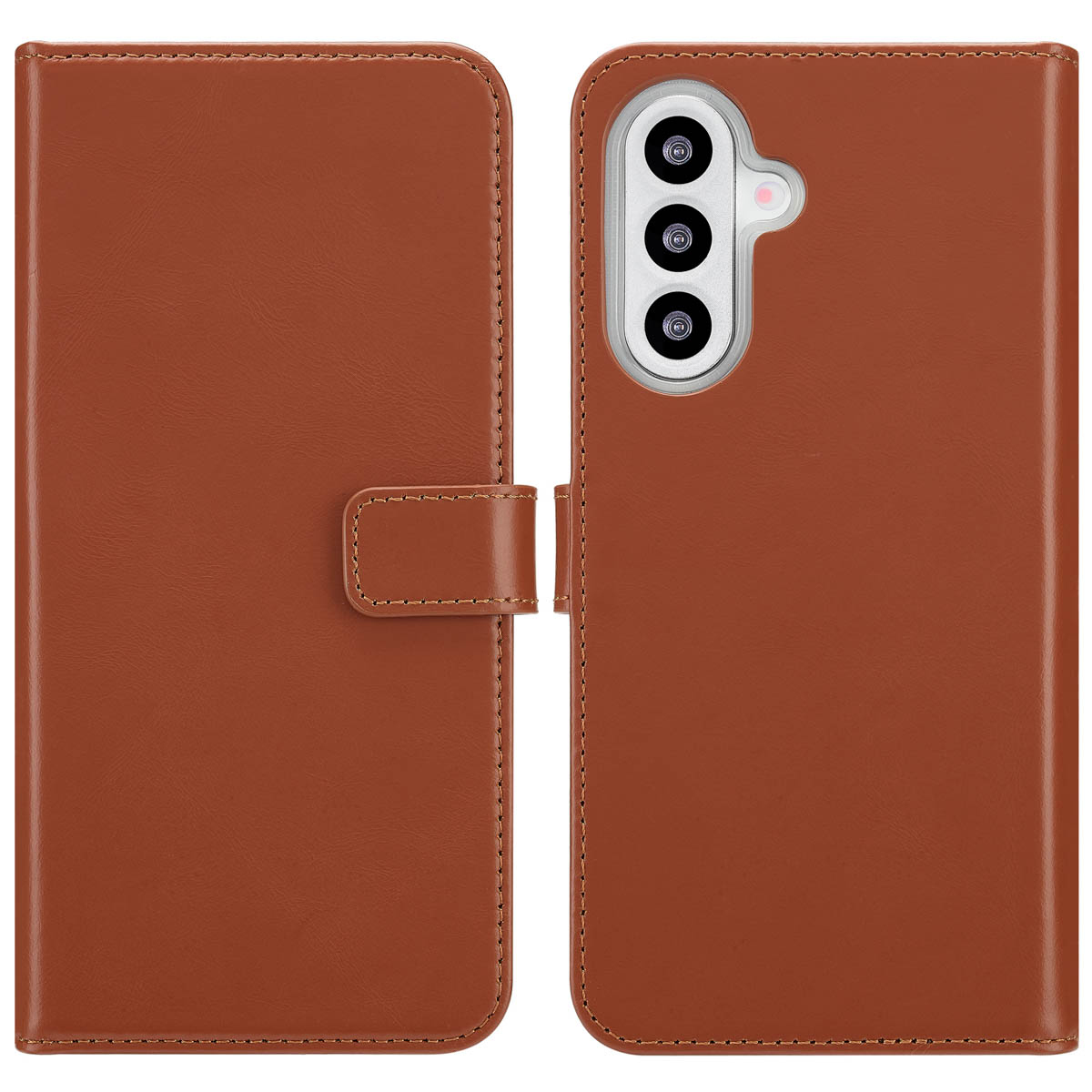 Un étui de téléphone en cuir marron est présenté ouvert. Le côté gauche est un panneau plein, le droit a une découpe pour la caméra. Un fermoir sécurise l'étui.