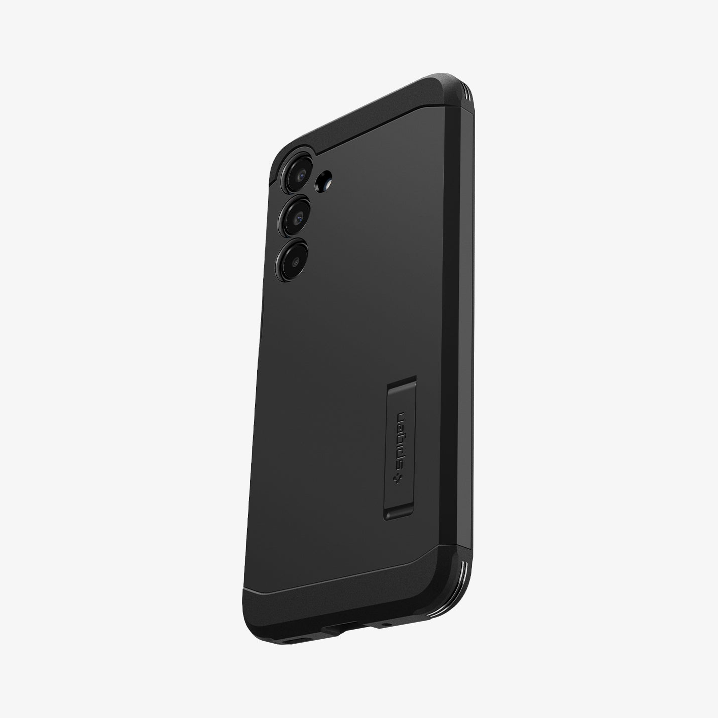 Een zwarte telefoonhoes met een Spigen-logo. Het heeft drie cameralenzen en is schuin geplaatst om het zijprofiel te laten zien.