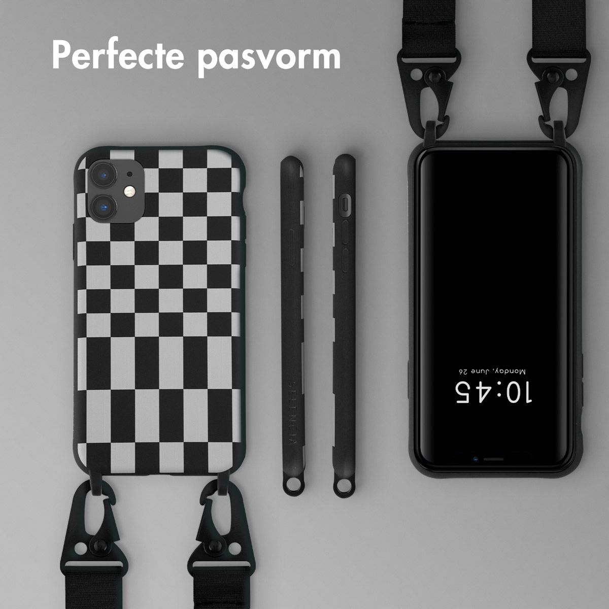 Un téléphone avec un étui à carreaux, deux étuis noirs et un téléphone avec un étui noir et l'heure affichée.