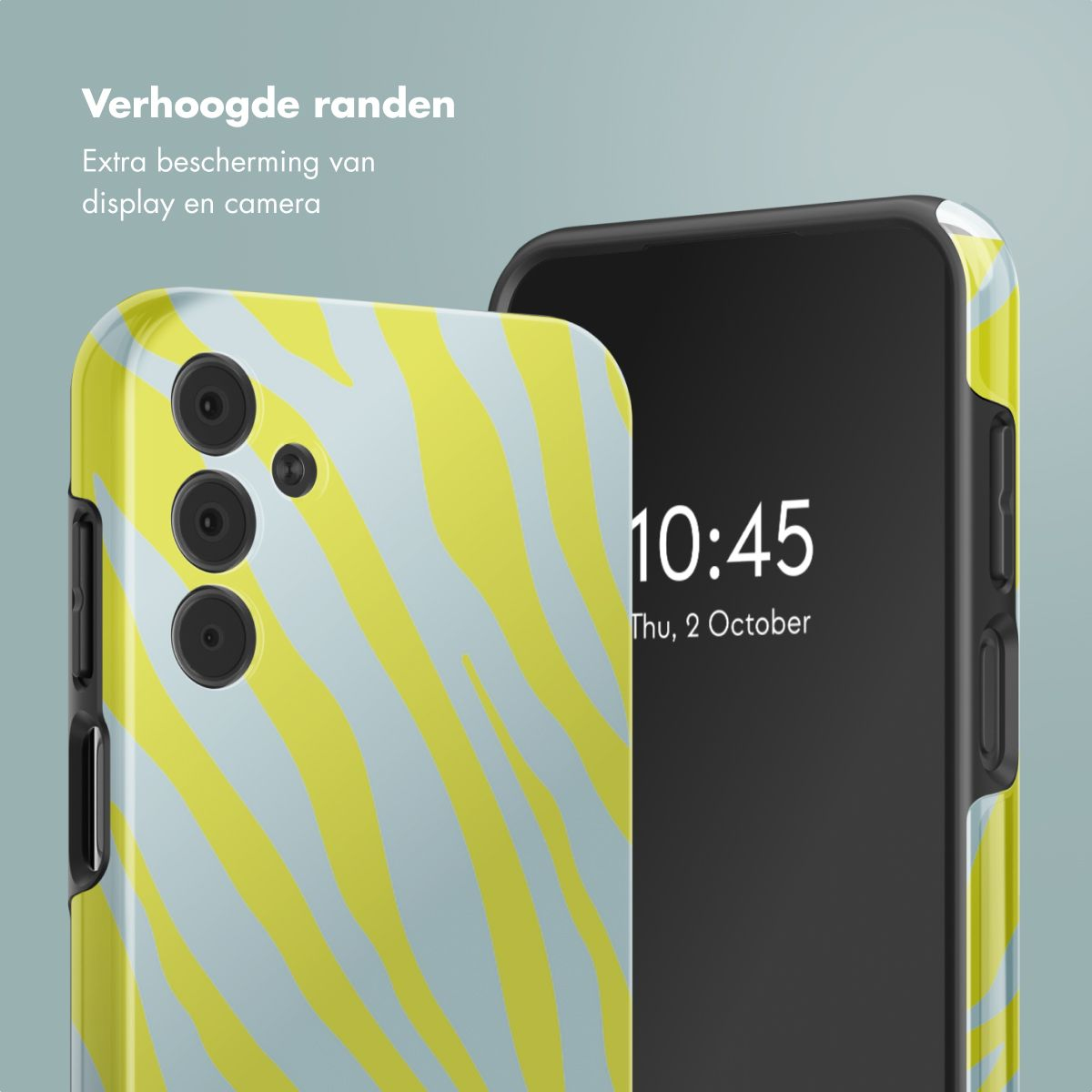 Deux smartphones. L'un a une coque zébrée jaune et bleu clair. L'autre a un écran noir affichant l'heure et la date.