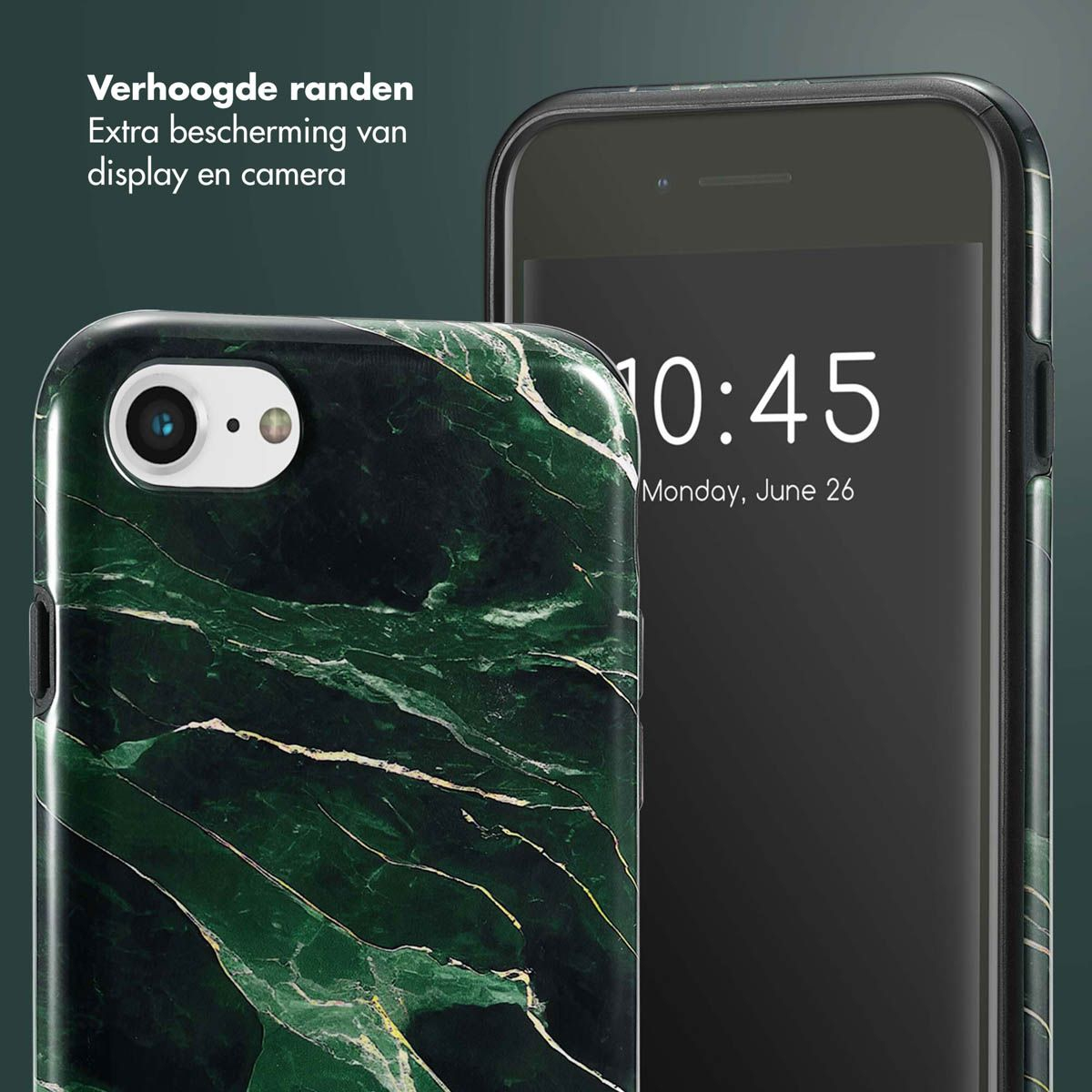 Twee smartphones met marmerpatroon hoesjes. Eén toont de tijd, de andere heeft een camera. Groen en goud.