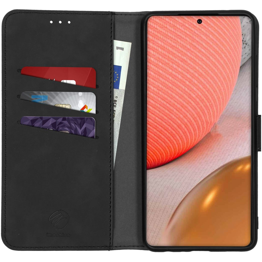 Étui de téléphone noir avec fentes pour cartes de crédit. Cartes rouges, argentées et violettes. Billet d'un euro visible. Écran à droite.