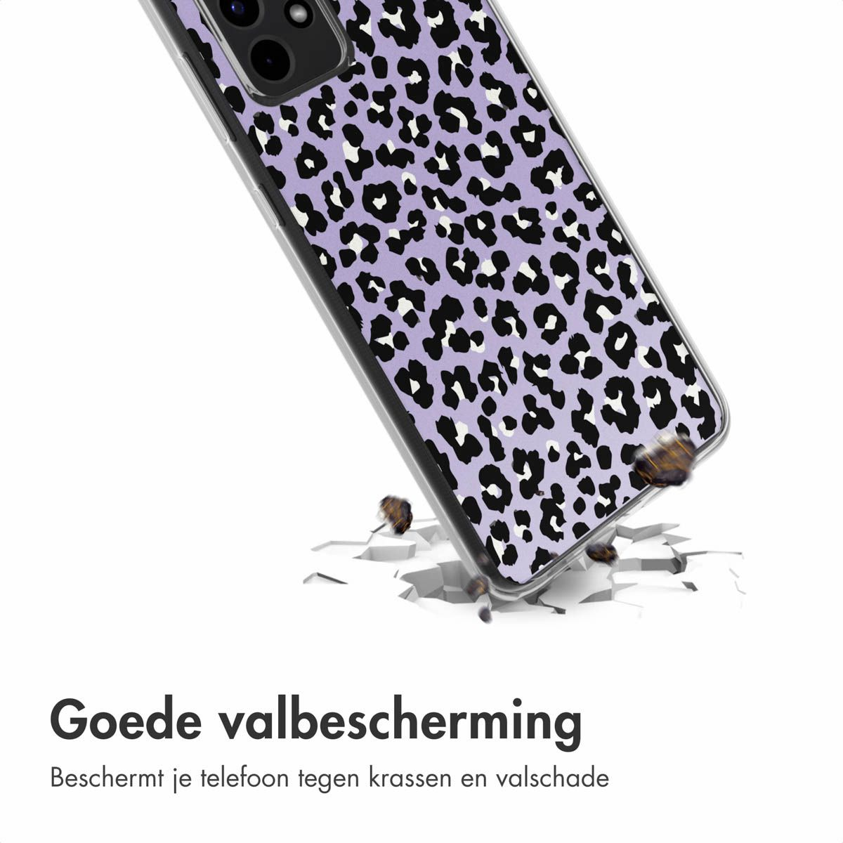 Una custodia per telefono con stampa leopardata viola sta rompendo una superficie. Il testo 'Goede valbescherming' è in basso.