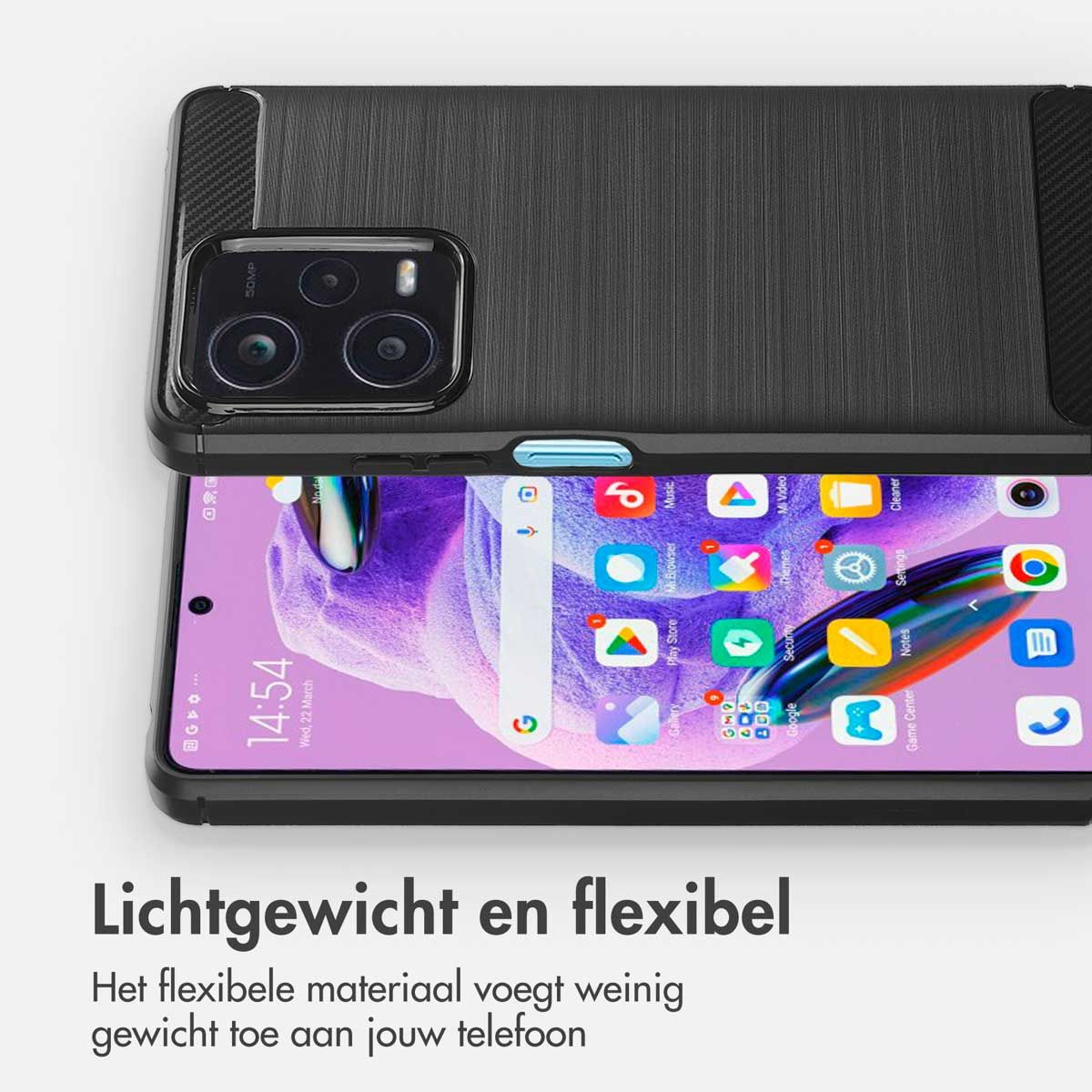 Uno smartphone in una custodia nera, che mostra lo schermo con le icone delle app. L'ora è 14:54. La custodia ha un retro strutturato.
