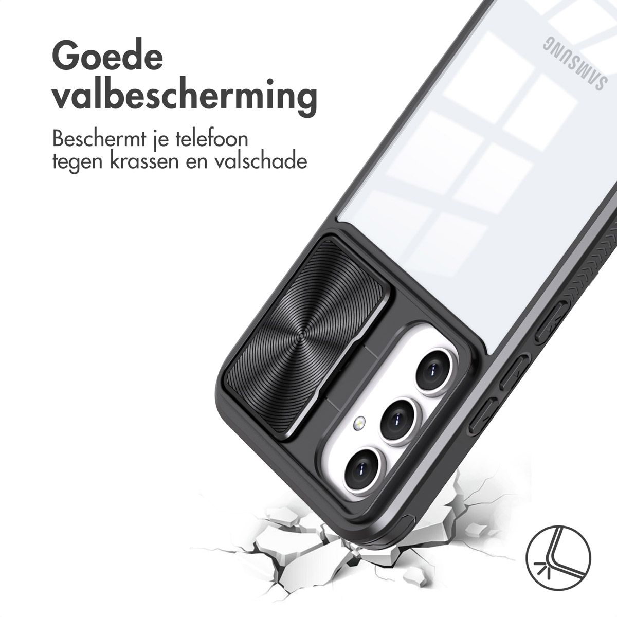 Une coque de téléphone avec cache caméra est sur une surface blanche fissurée, protégeant le téléphone. Le logo Samsung est visible.