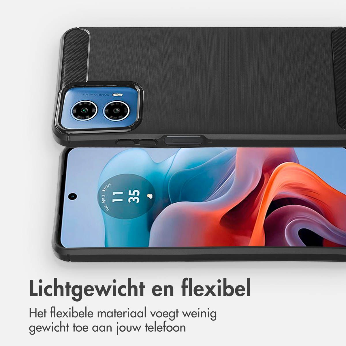 Un téléphone dans un étui noir. L'écran affiche l'heure, 11h35. L'étui est sur une surface blanche avec du texte en dessous.