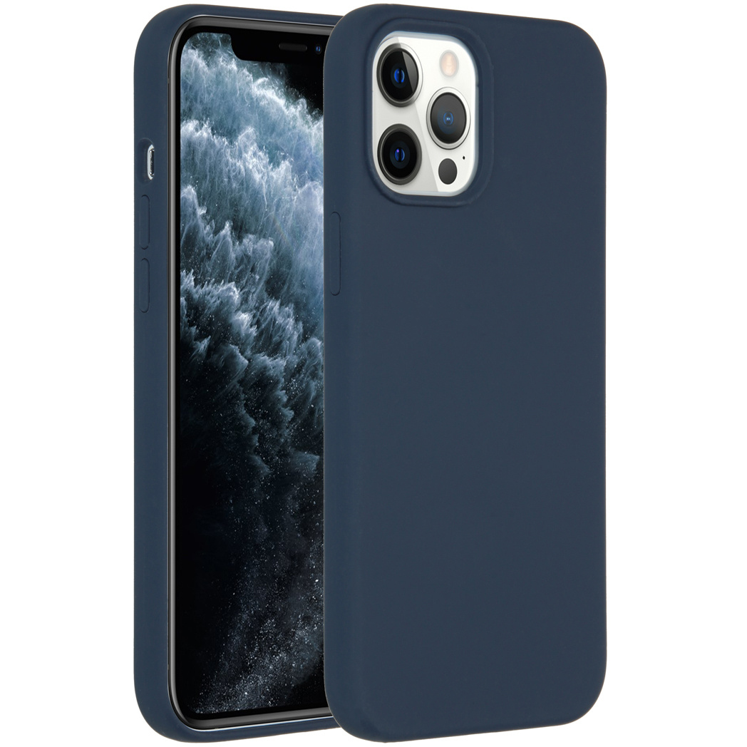 Un étui de téléphone bleu marine est présenté avec un iPhone. L'étui est sur le côté, montrant l'appareil photo et l'écran.