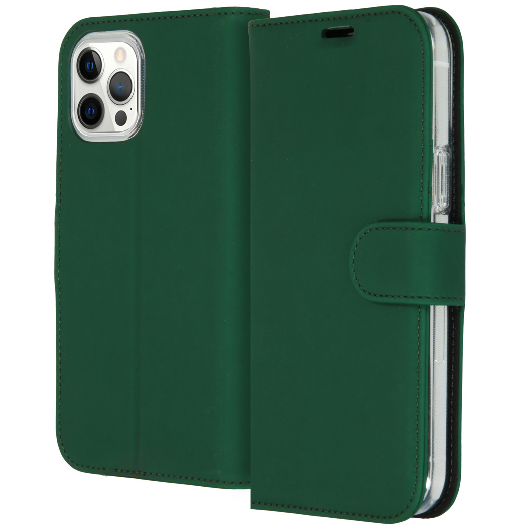 Une coque de téléphone verte, ouverte, montrant le téléphone. Dispose d'une fermeture magnétique. La coque est vert foncé.