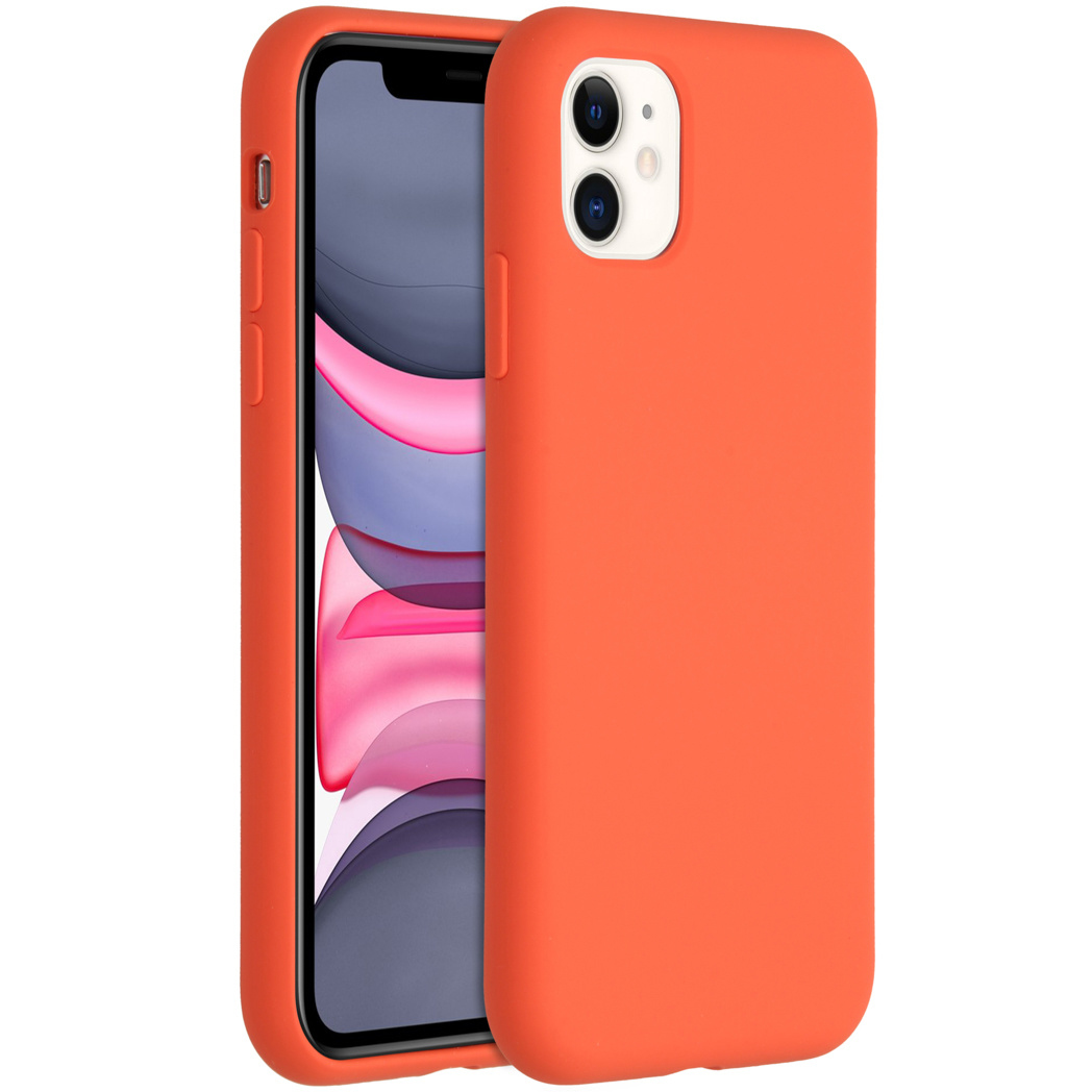 Een oranje telefoonhoesje op een witte achtergrond. Een telefoon zit in de hoes en toont een kleurrijke achtergrond.