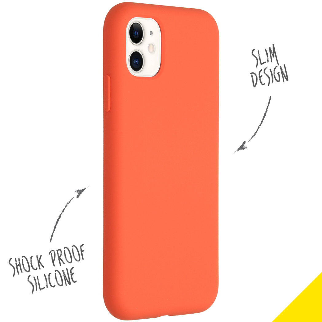 Een oranje telefoonhoesje op een witte achtergrond. Tekst geeft 'Schokbestendig siliconen' en 'Slank ontwerp' aan.