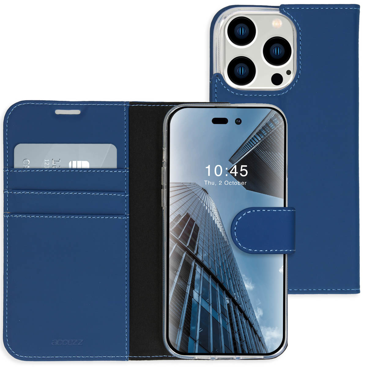 Un étui de téléphone bleu avec un téléphone affichant le reflet d'un bâtiment. Une carte de crédit est visible dans l'étui.