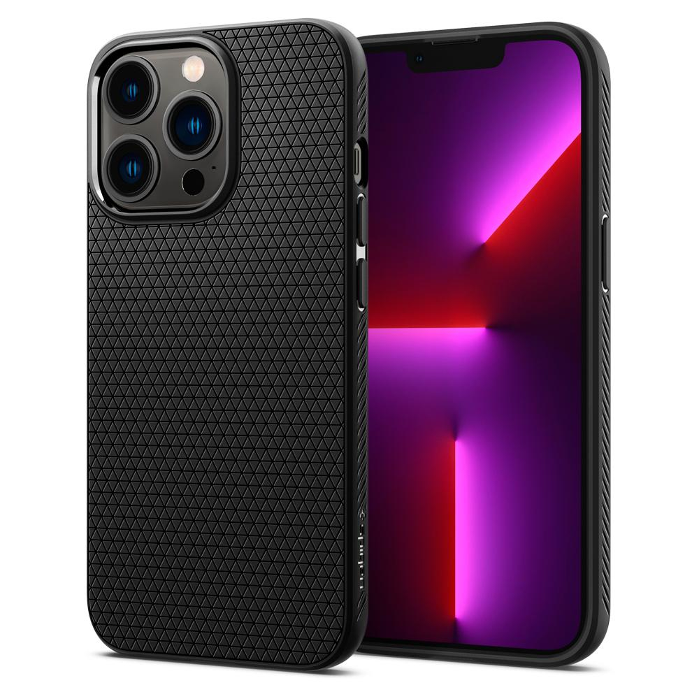 iPhone nero con custodia strutturata, che mostra la fotocamera e uno schermo con luci viola e rosse.