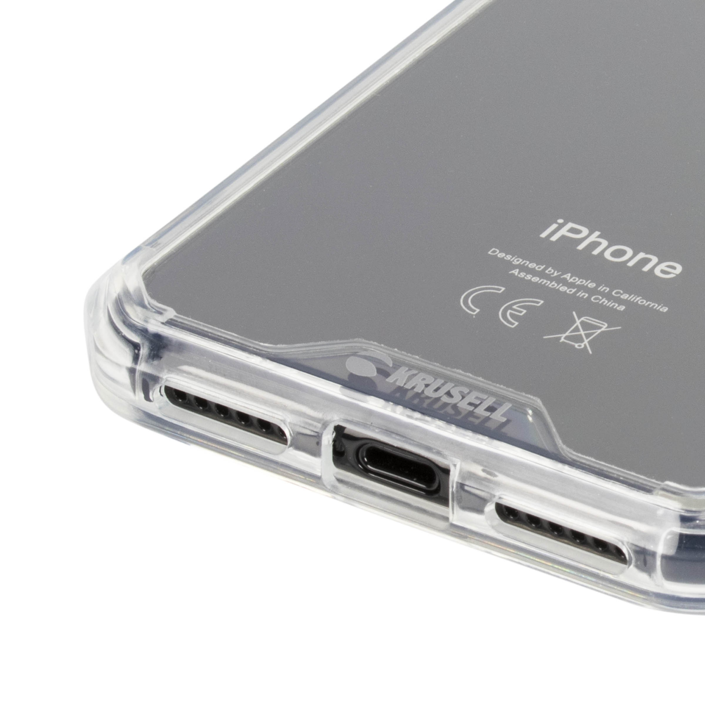 Un iPhone in una custodia trasparente. La parte posteriore del telefono è grigia con testo bianco. Un paraurti trasparente lo circonda.