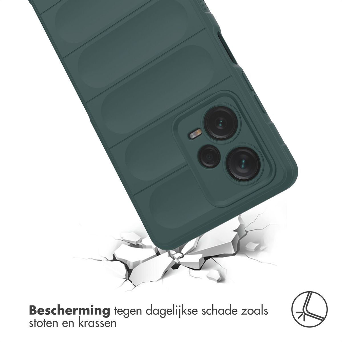 Groene telefoonhoes met cameralenzen, schuin op gebarsten wit oppervlak. Tekst: Bescherming tegen dagelijkse schade.