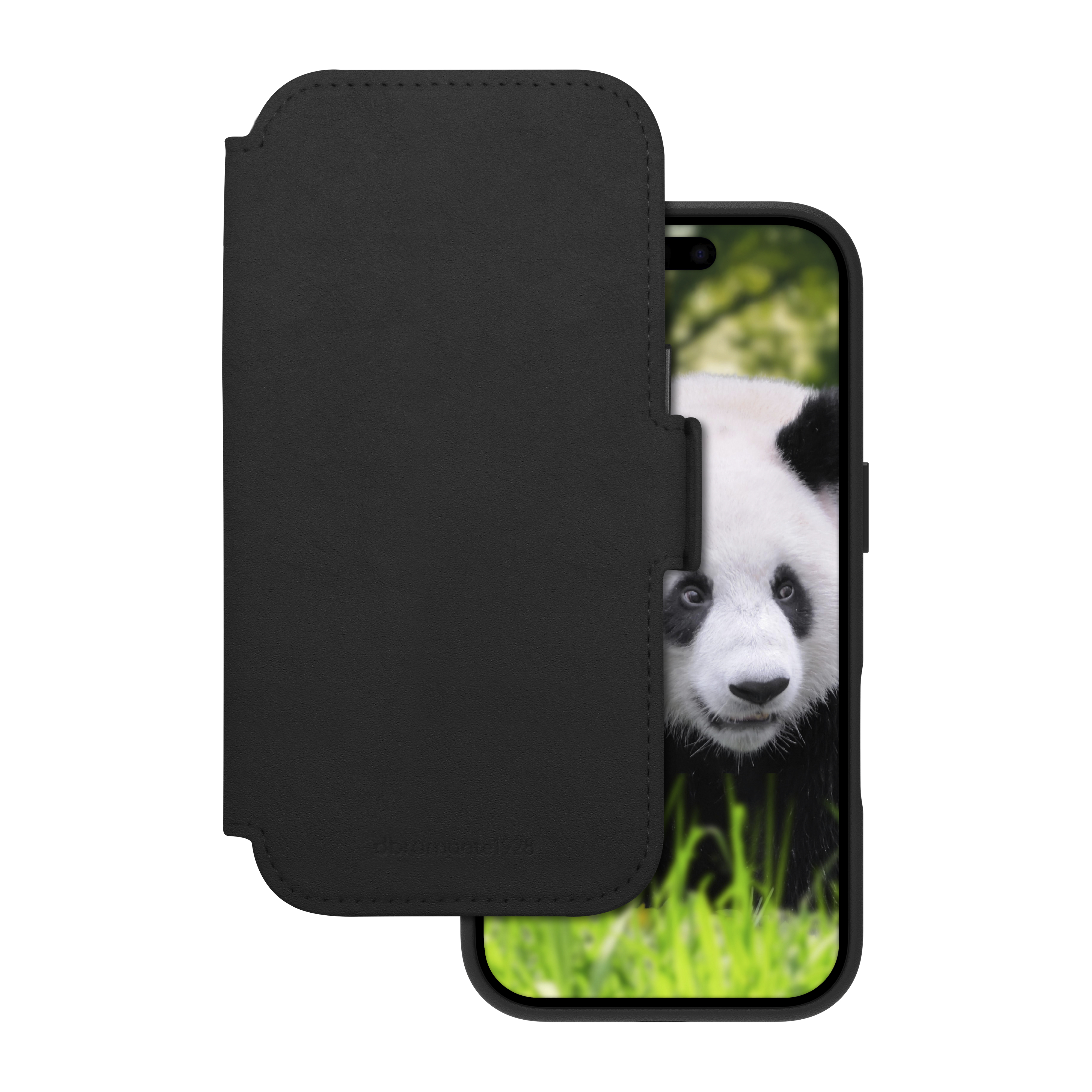 Una custodia nera aperta, che rivela un'immagine di panda sullo schermo. Erba verde e foglie visibili.