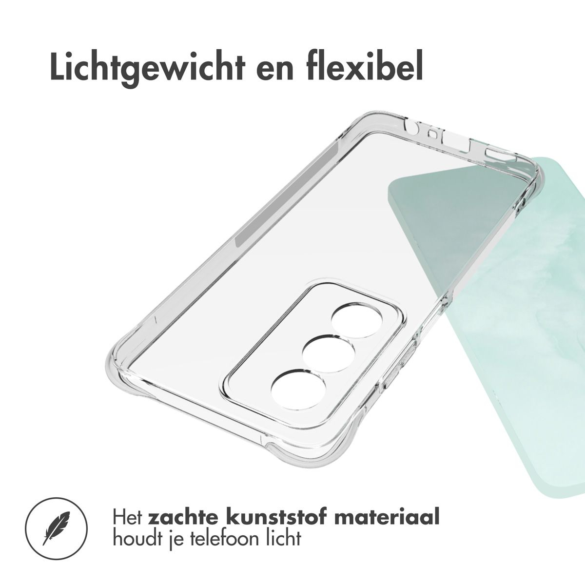 Een doorzichtige telefoonhoes met camera-uitsparingen staat schuin op een lichtgroene achtergrond. Tekst luidt 'Lichtgewicht en flexibel'.