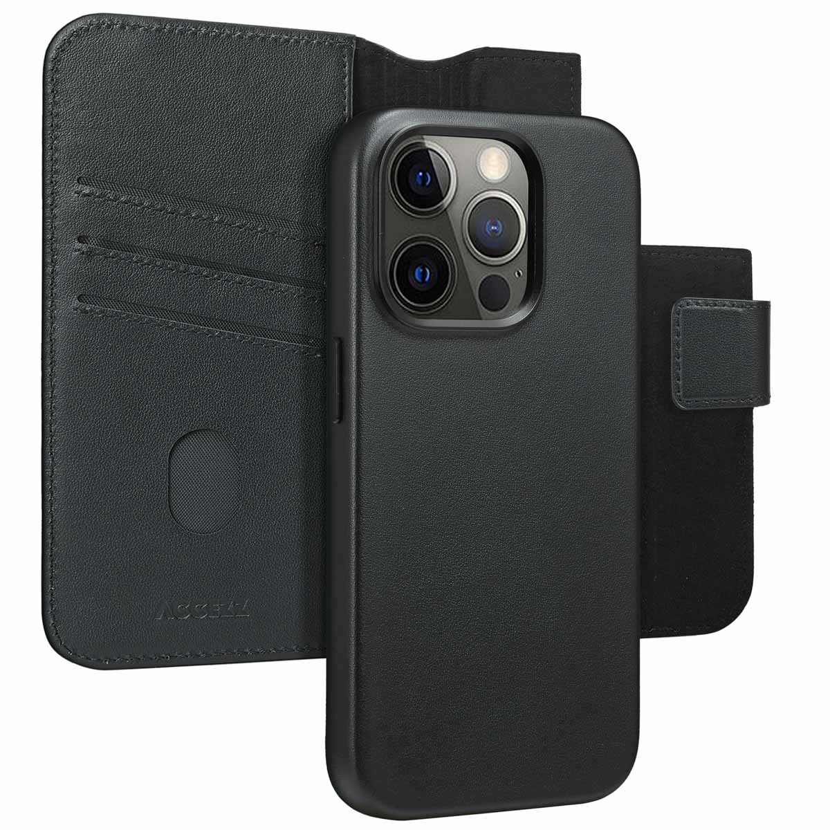 Un étui de téléphone noir avec un portefeuille attaché. Le téléphone a trois caméras. L'étui est ouvert, montrant des fentes pour cartes et le logo ACCELL.