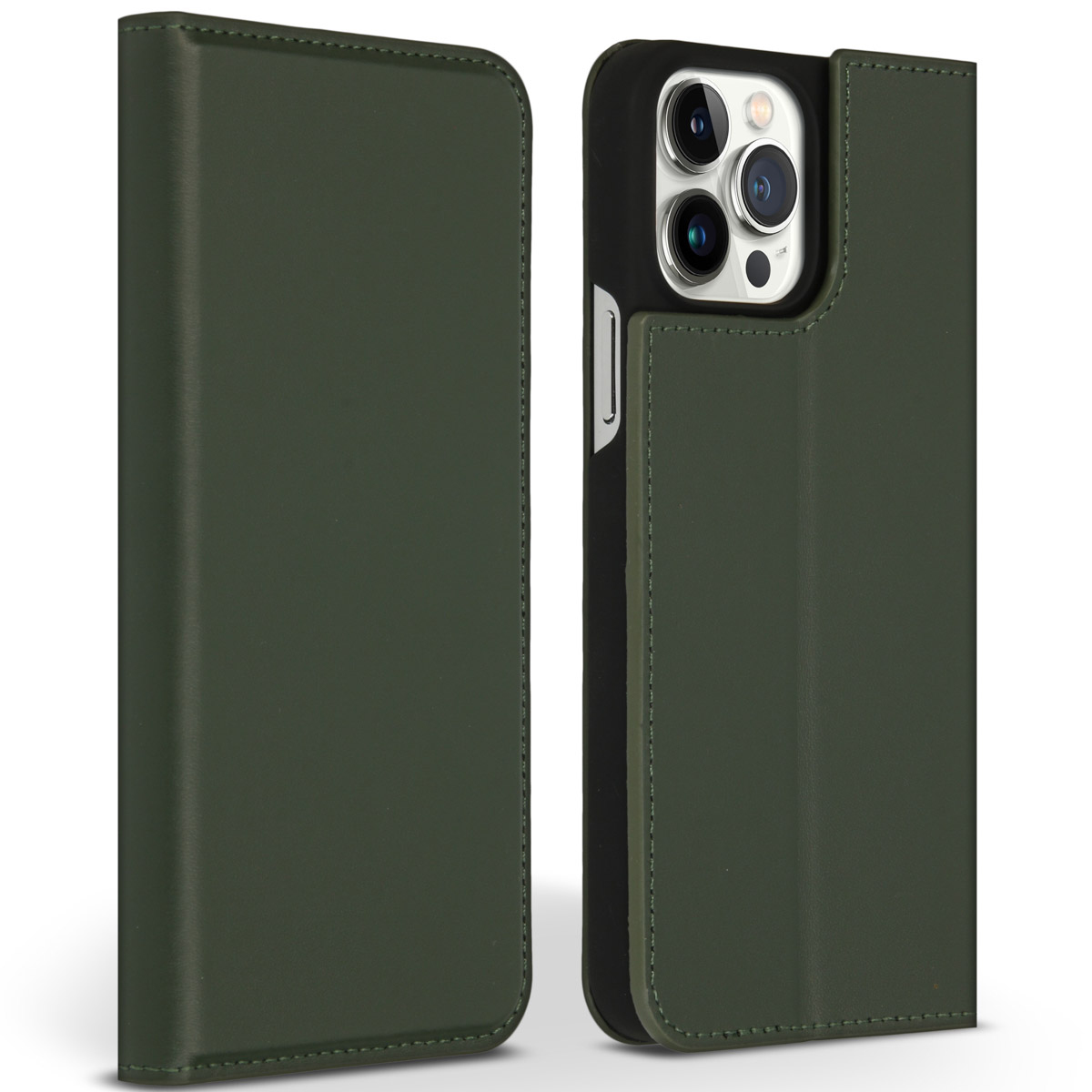 Étui de téléphone vert olive, ouvert pour révéler un téléphone. L'étui est en simili cuir avec des coutures. Le téléphone a trois lentilles.