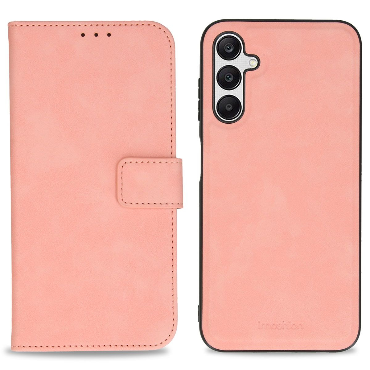 Een roze telefoonhoesje en een telefoon. De hoes is in portemonnee-stijl met een flap en een magnetische sluiting. De telefoon heeft een drievoudige cameralens.