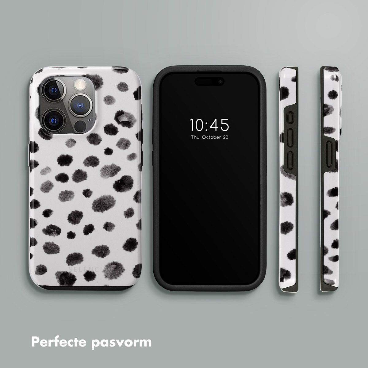 Trois téléphones et coques. La coque a des taches noires et blanches. Les téléphones sont noirs, un affiche l'heure.