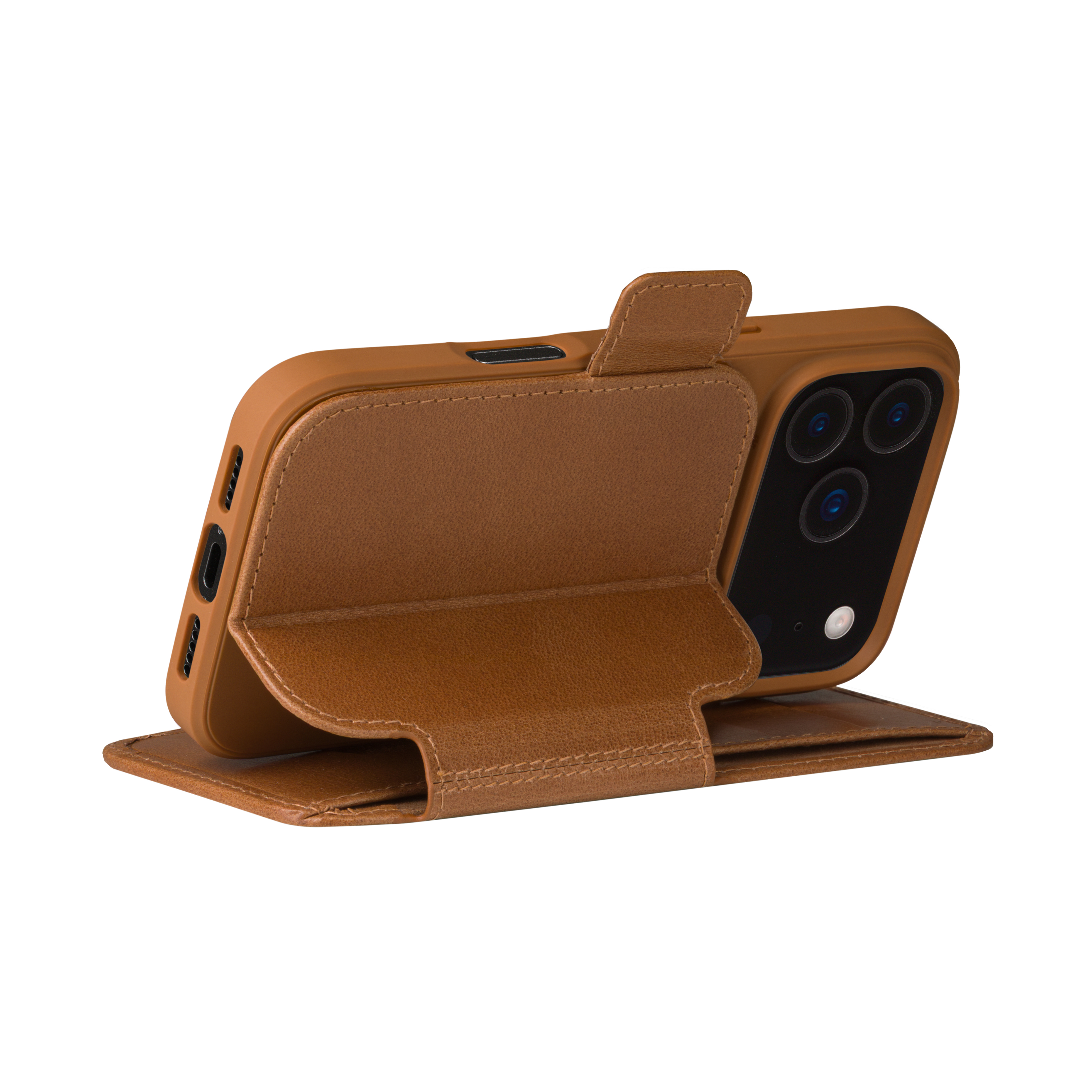 Una custodia per telefono in pelle marrone è aperta, mostrando il retro del telefono con le lenti della fotocamera.