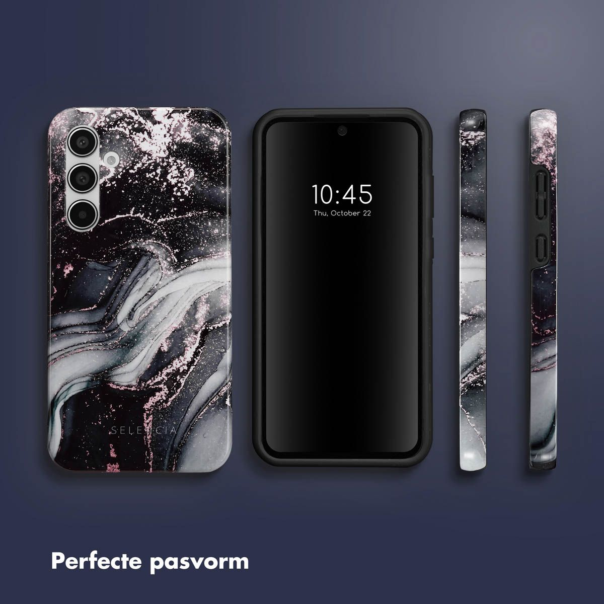 Telefoon met marmeren design hoes, scherm met tijd. Zwart frame. Drie hoesjes met marmerpatroon op blauwe achtergrond.