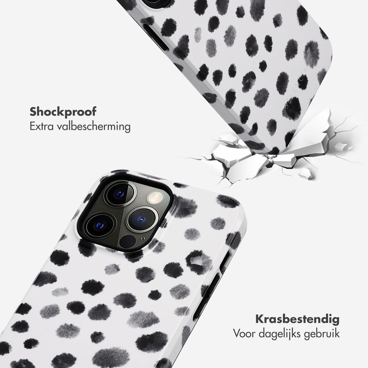 Twee telefoonhoesjes met dalmatiërpatroon. Eén lijkt te vallen en het oppervlak te kraken. Tekst: Schokbestendig, Krasbestendig.