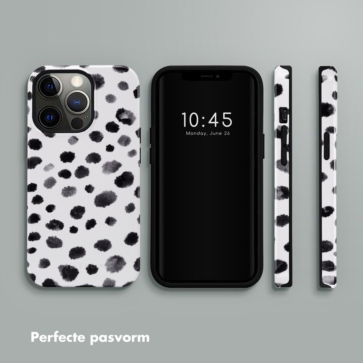 Een telefoon en hoesjes met dalmatiërpatroon. Telefoon toont 10:45. Hoesjes zijn wit met zwarte vlekken. Achtergrond is grijs.