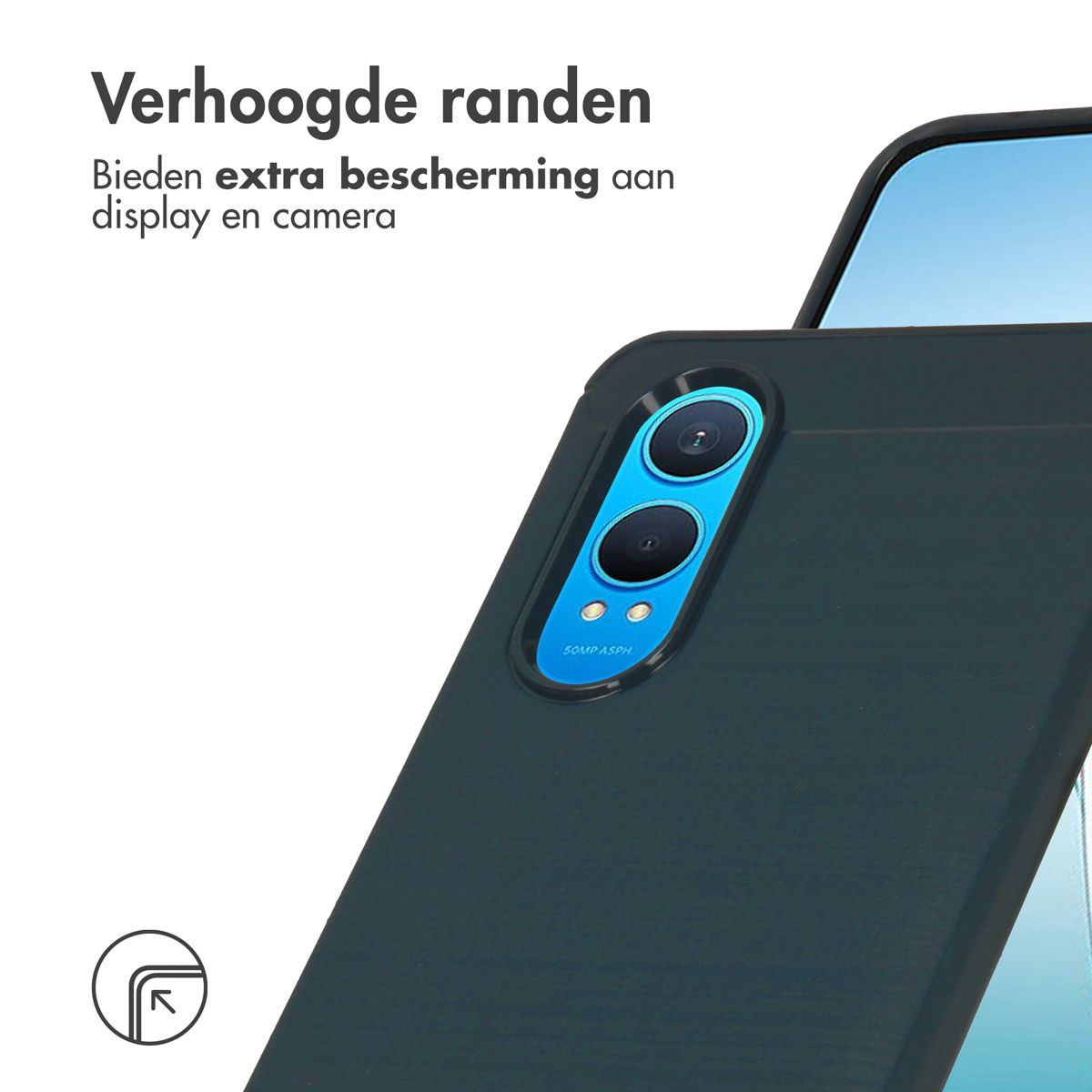 Een donkere telefoonhoes met cameramodule. Nederlandse tekst: 'Verhoogde randen bieden extra bescherming voor display en camera'.