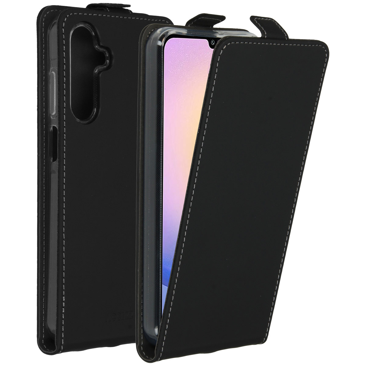 Zwarte telefoonhoes met telefoon erin. De hoes is open, toont het scherm. Witte stiksels zijn zichtbaar.