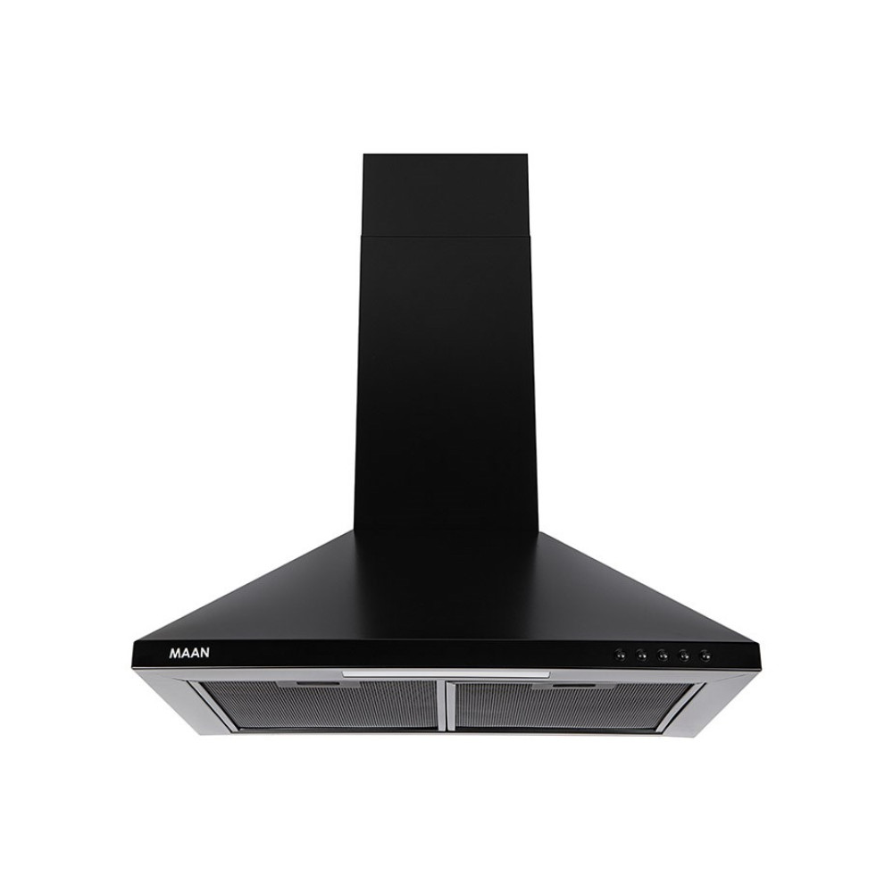 Czarny okap MAAN ze srebrnym spodem. Ma wysoki, prostokątny komin i trójkątną podstawę z dwoma otworami wentylacyjnymi.