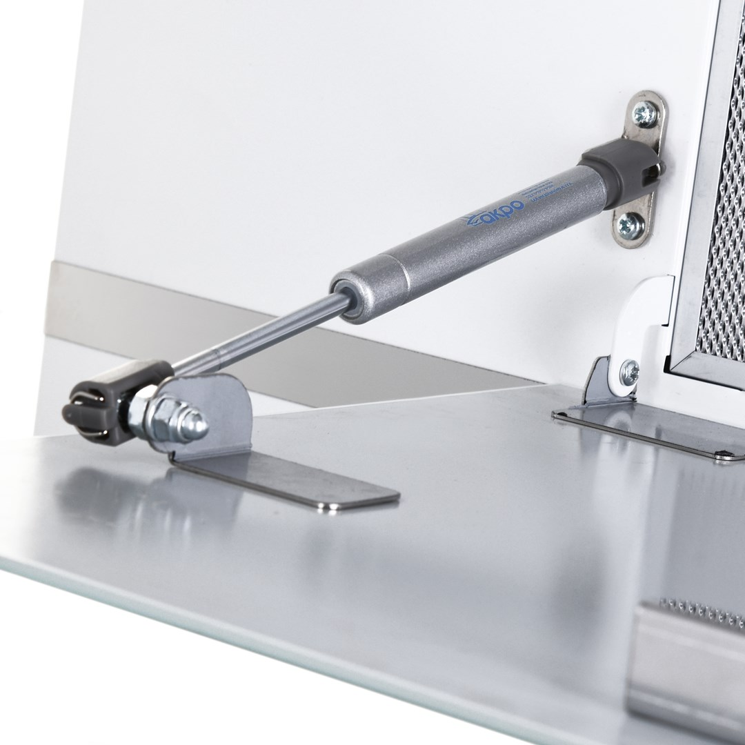 Zbliżenie srebrnego mechanizmu sprężyny gazowej. Jest połączony z białą powierzchnią i metalową płytką. Tło jest białe.