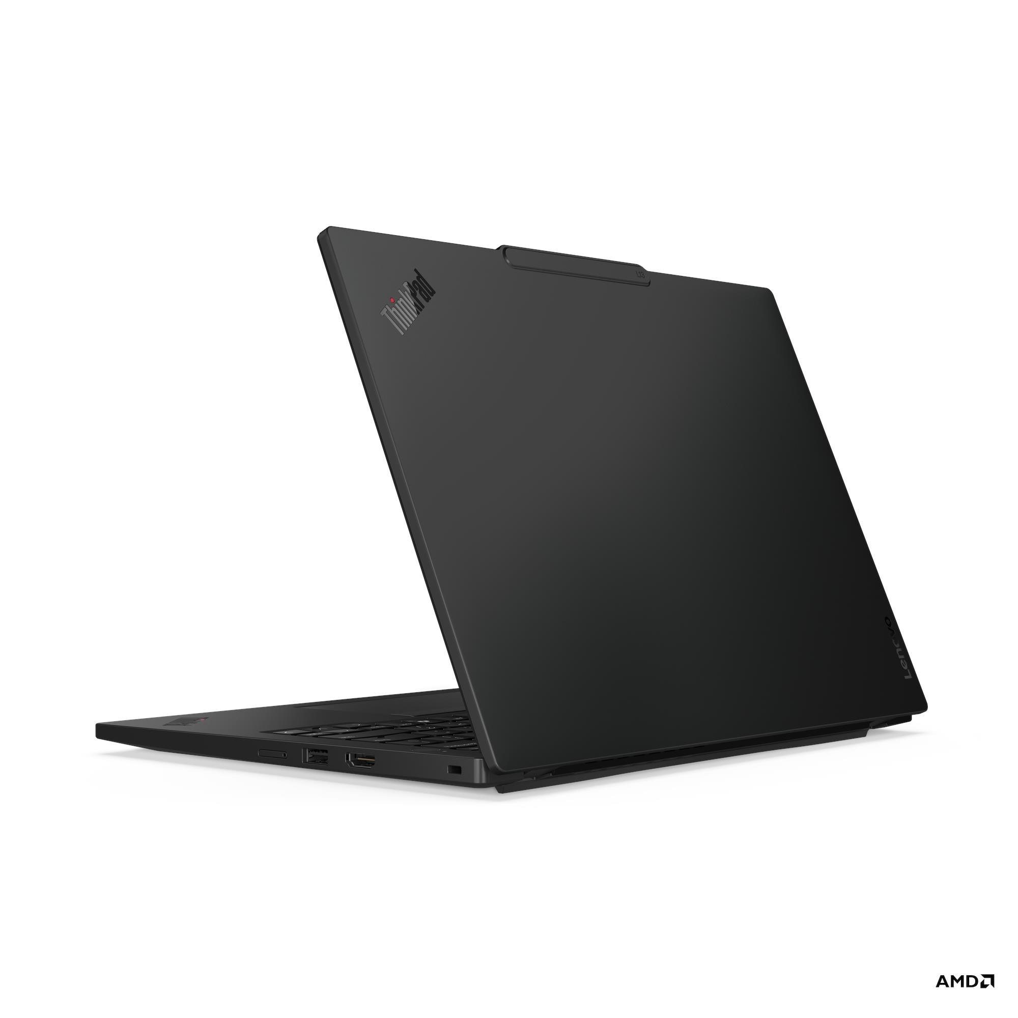 Laptop Lenovo ThinkPad nero, aperto ad angolo, con tastiera e porte visibili. Logo AMD in basso a destra.
