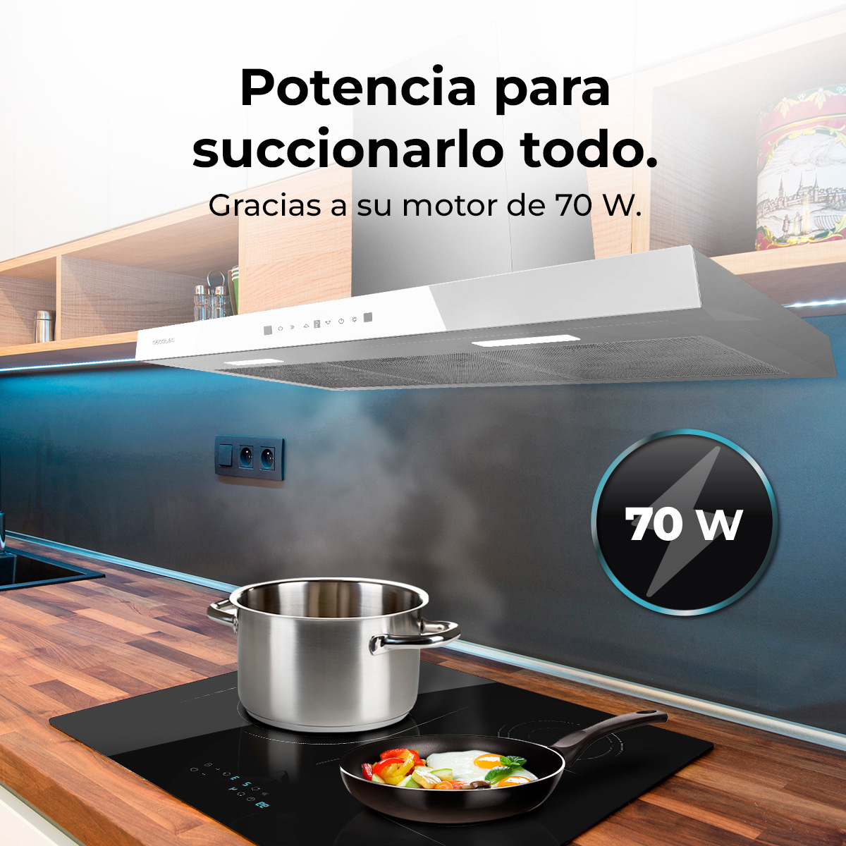 Scena di cucina con pentola e padella. C'è una cappa sopra. Un cartello mostra '70 W'. Il testo dice 'Potencia para'.