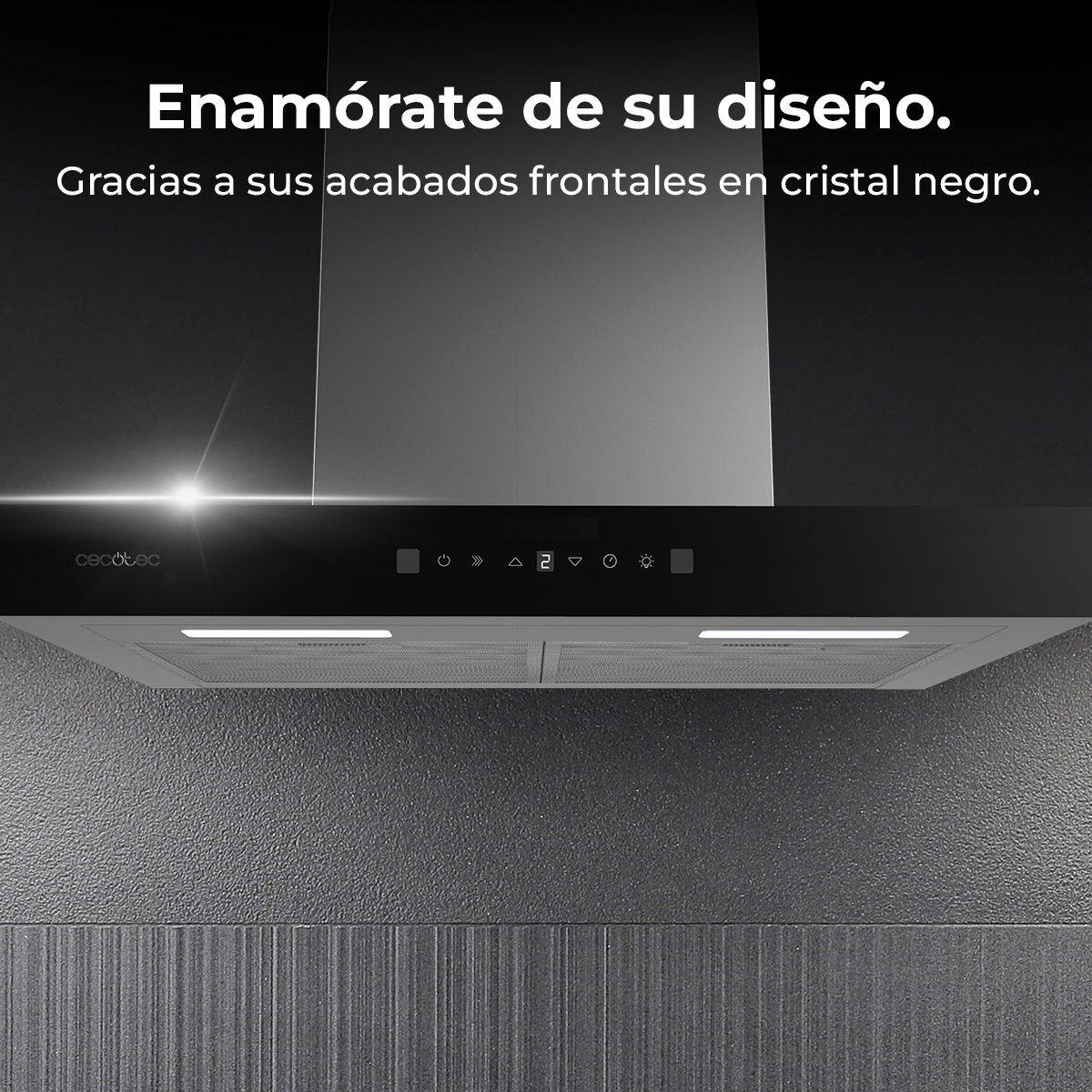 Campana extractora negra con texto en español. Tiene frontal de cristal y panel de control con iconos. El fondo es gris oscuro.