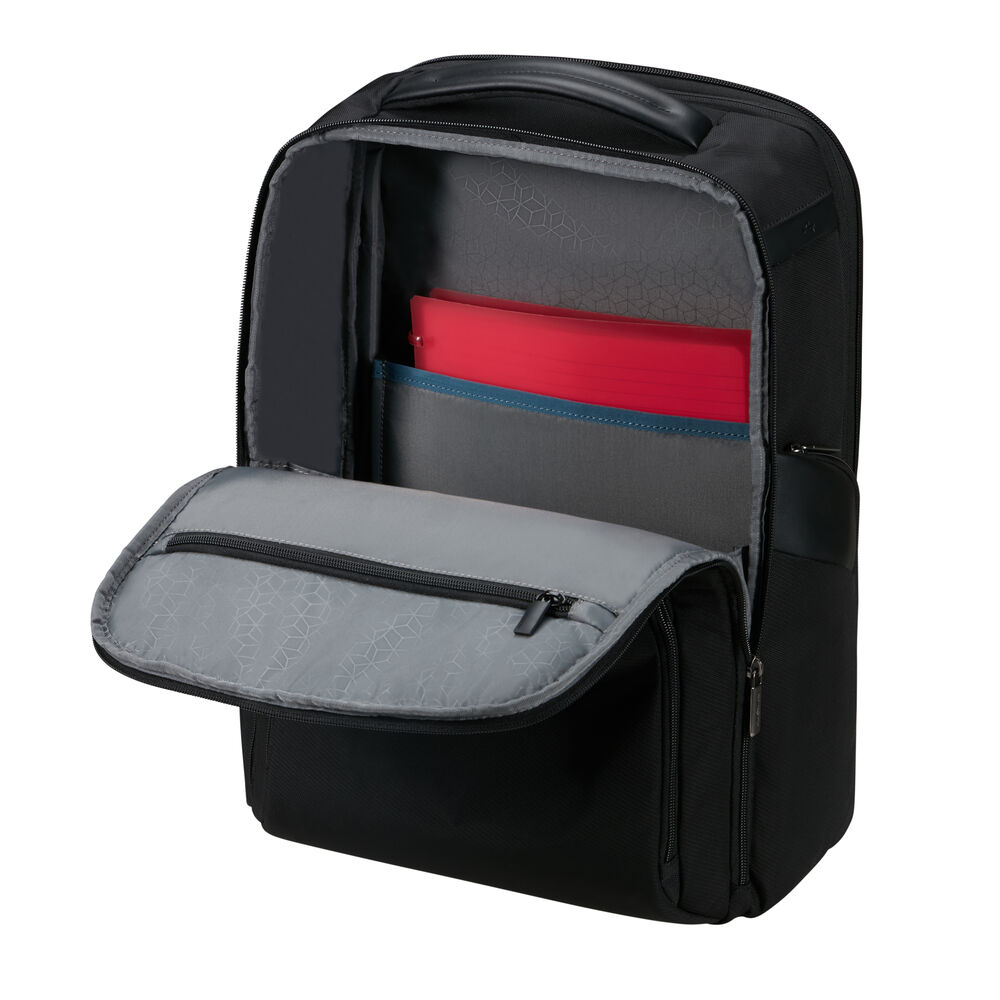 Schwarzer Rucksack mit offenen Fächern, die einen roten Ordner und graues Innenfutter zeigen. Mit Tragegriff und Reißverschluss-Fronttasche.