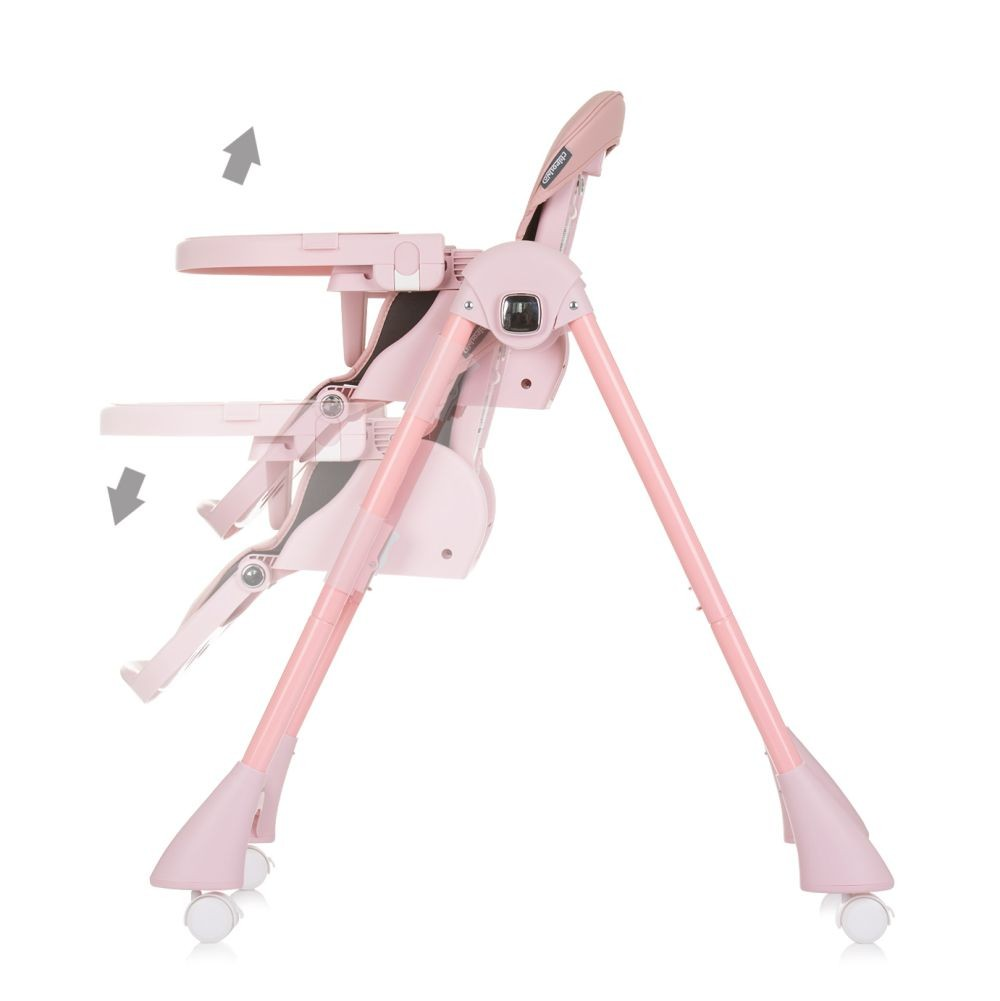 Ein pinkfarbener Babyhochstuhl. Er ist verstellbar, mit Pfeilen, die die Bewegung anzeigen. Er hat Räder für einfache Mobilität.