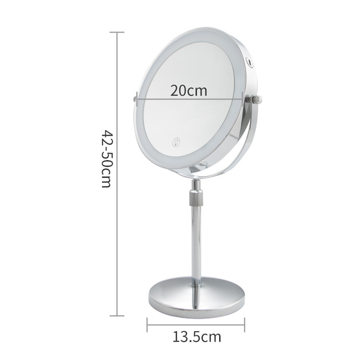 Ein runder, beleuchteter Schminkspiegel. Er ist silberfarben, auf einem Ständer. Abmessungen sind angegeben: 20 cm, 42-50 cm und 13,5 cm. Weißer Hintergrund.