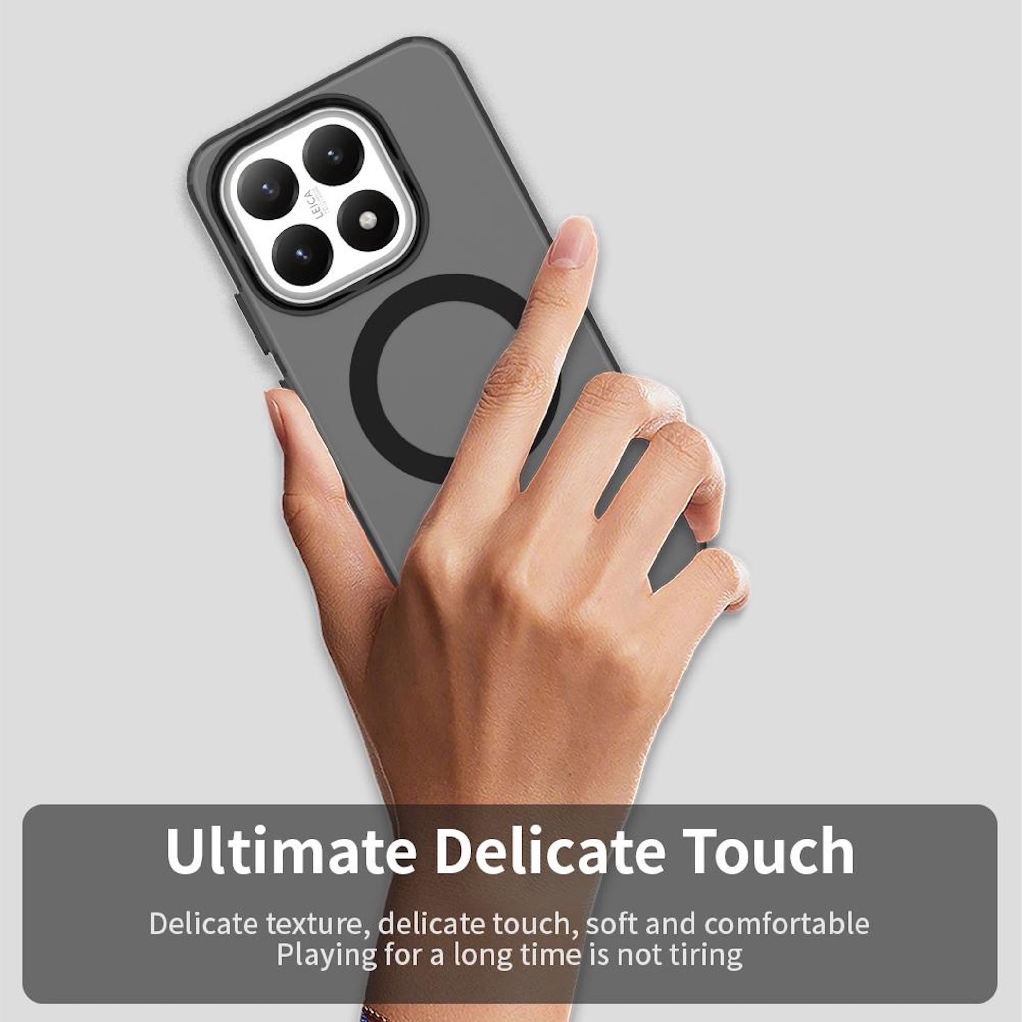 Una mano sostiene un teléfono con una funda. El teléfono tiene una cámara. Texto: Tacto delicado definitivo.