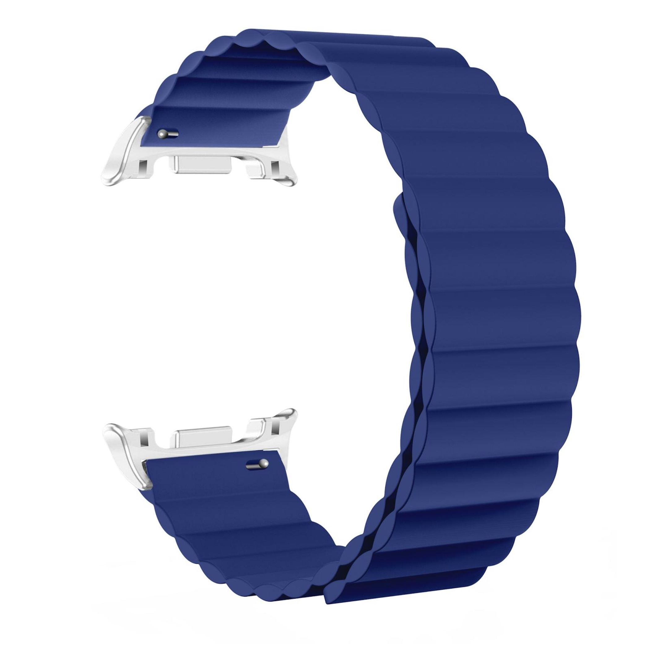 Dunkelblaues Uhrenarmband. Es hat ein wellenförmiges Design und silberne Metallverbinder an jedem Ende. Weißer Hintergrund.
