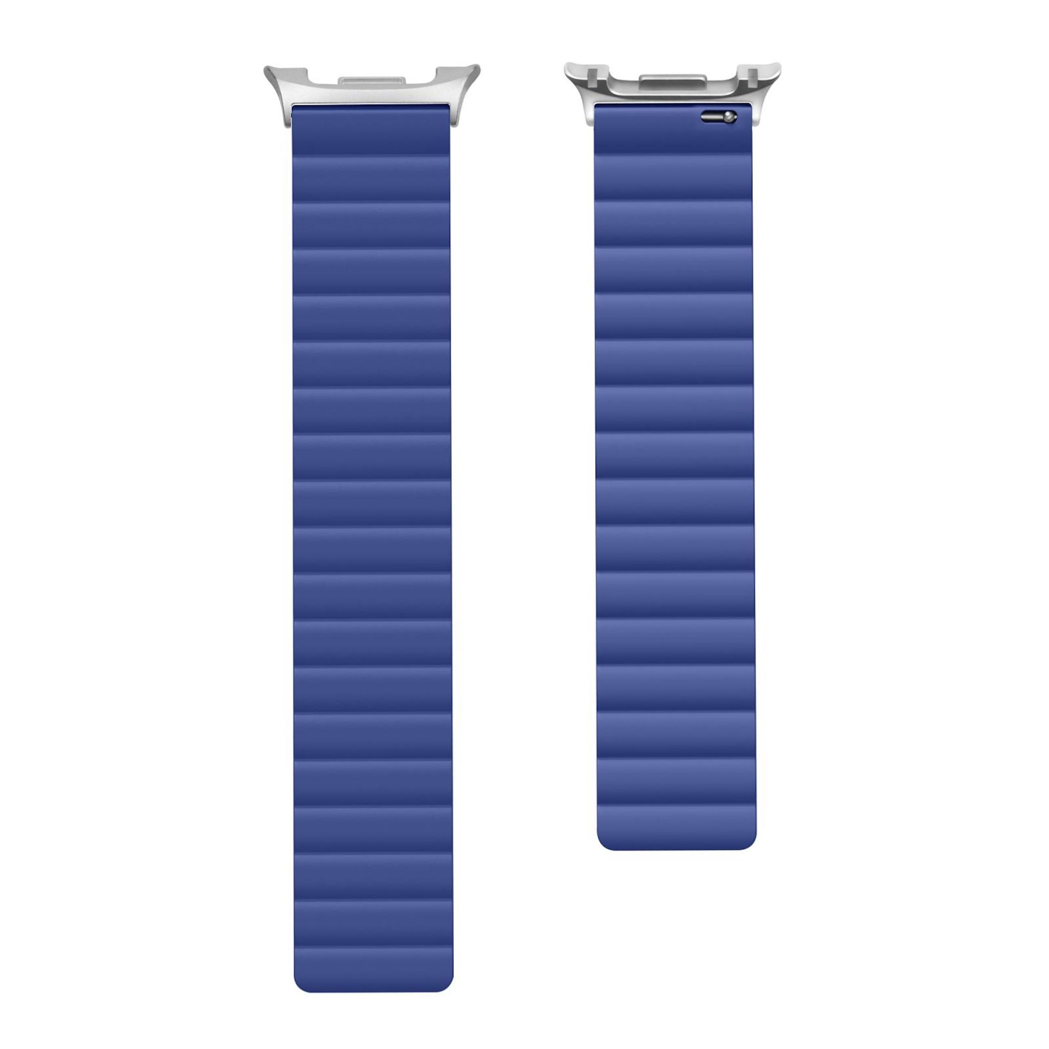 Zwei blaue Uhrenarmbänder mit silbernen Anschlüssen. Die Armbänder sind gerippt. Eines ist länger als das andere.