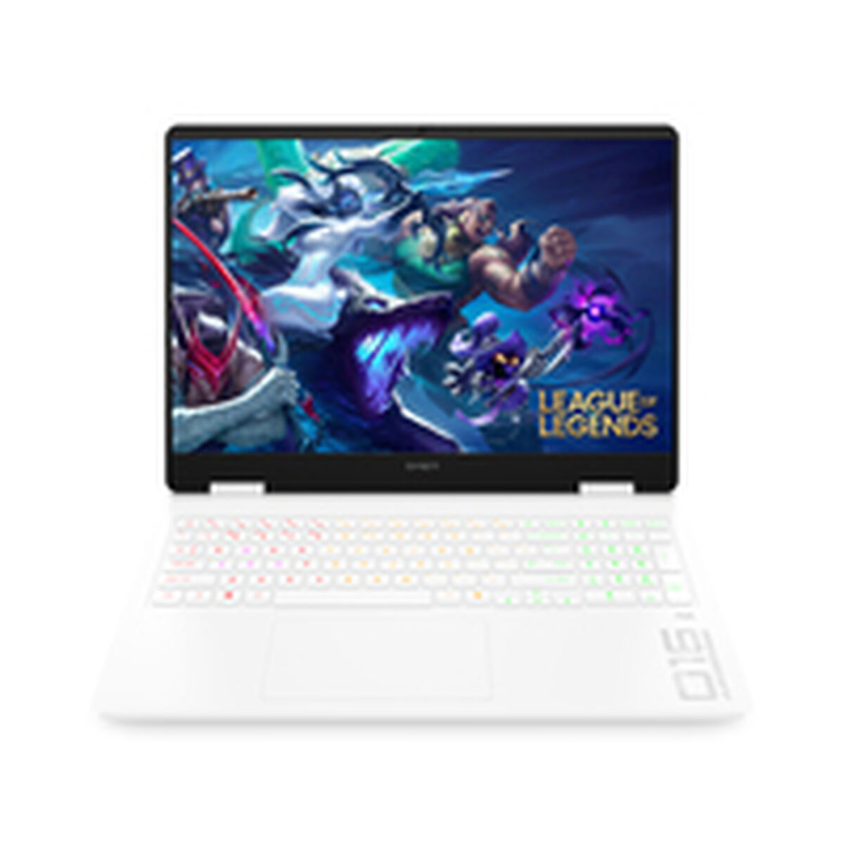 Un portátil blanco muestra un juego de League of Legends. El teclado es blanco con teclas retroiluminadas de colores. La pantalla muestra personajes.