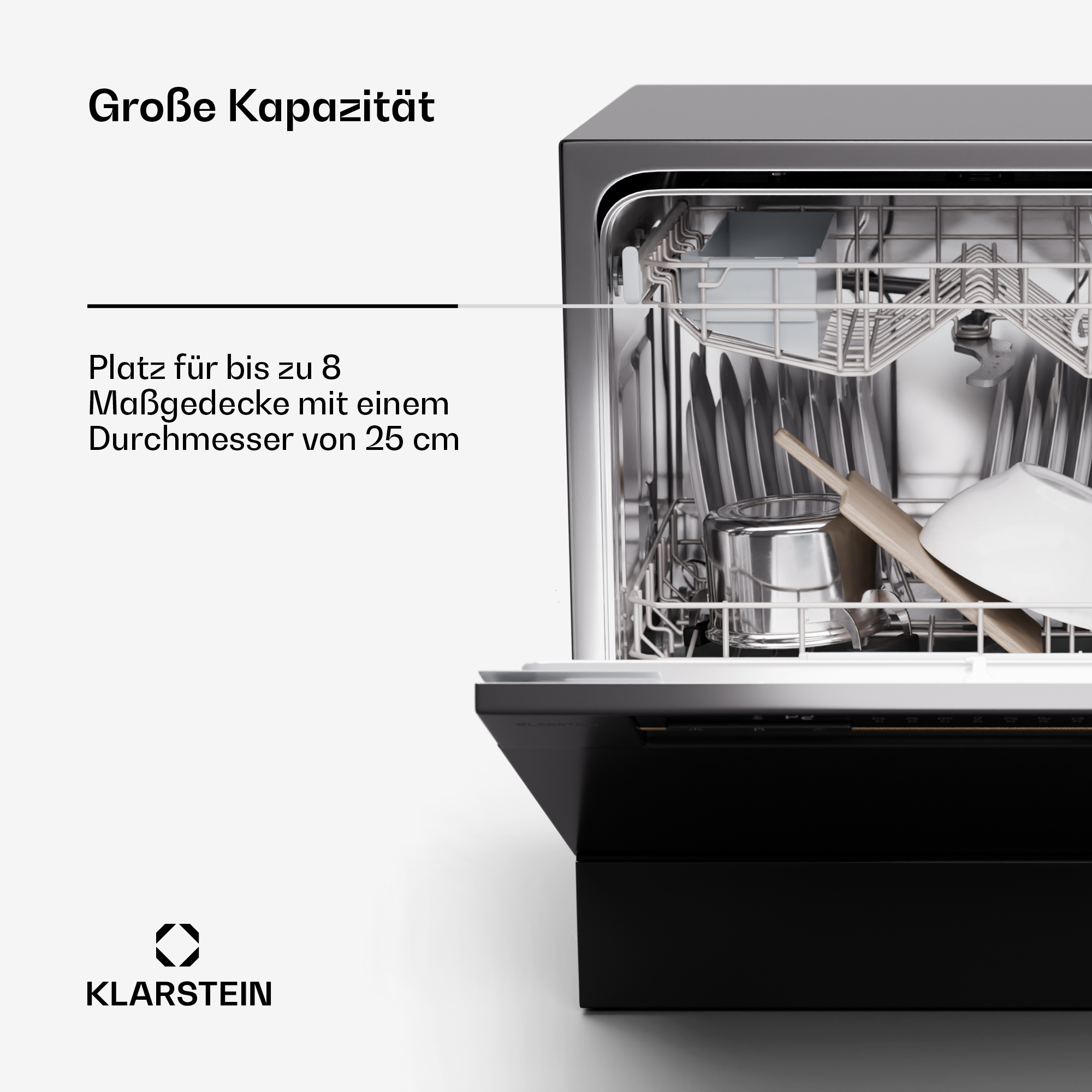 Geschirrspüler mit offener Tür. Innen sind Geschirr und Besteck sichtbar. Text: 'Große Kapazität. Platz für bis zu 8 Maßgedecke'.