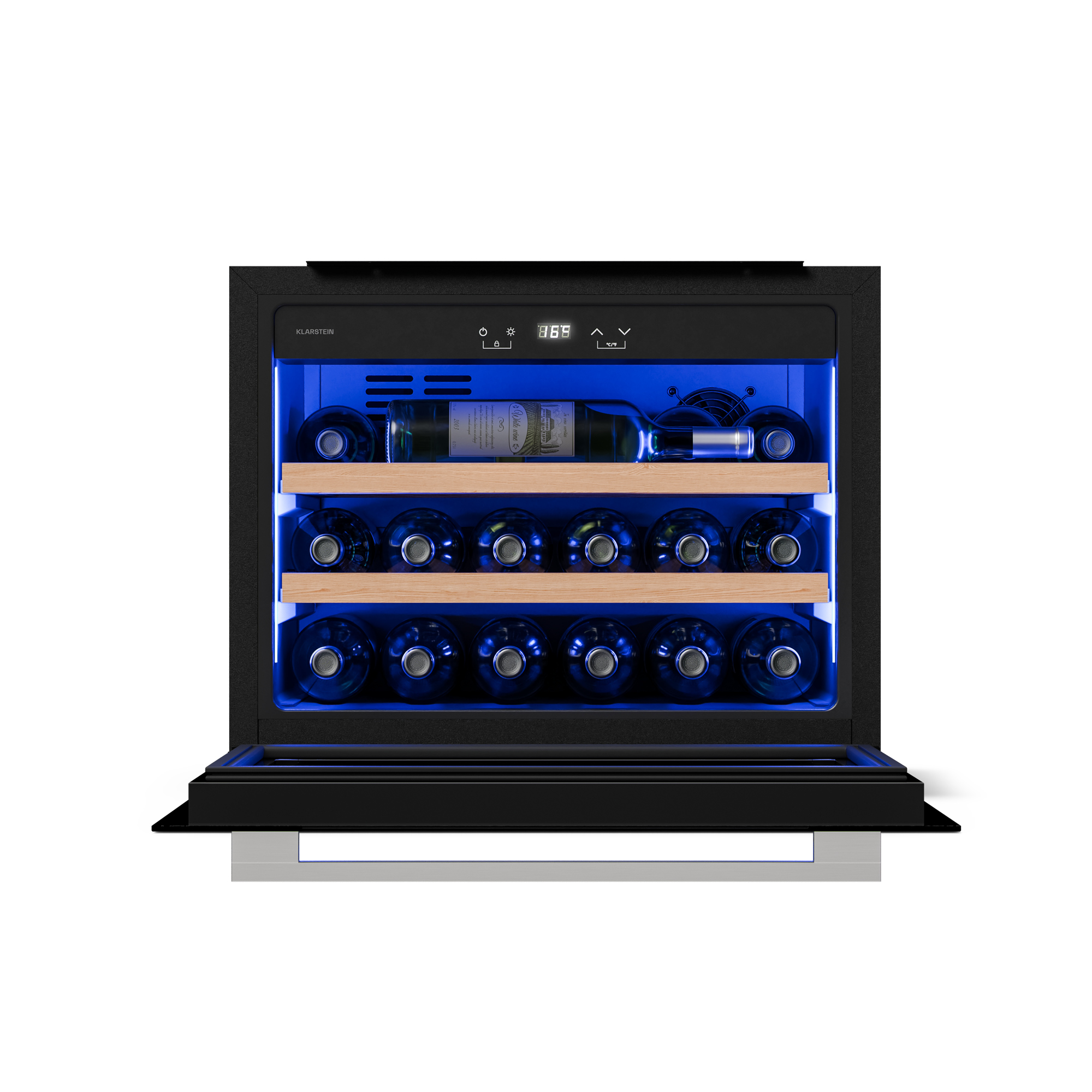 Un refrigeratore per vino nero con luce interna blu e bottiglie di vino su ripiani in legno. La porta è aperta.