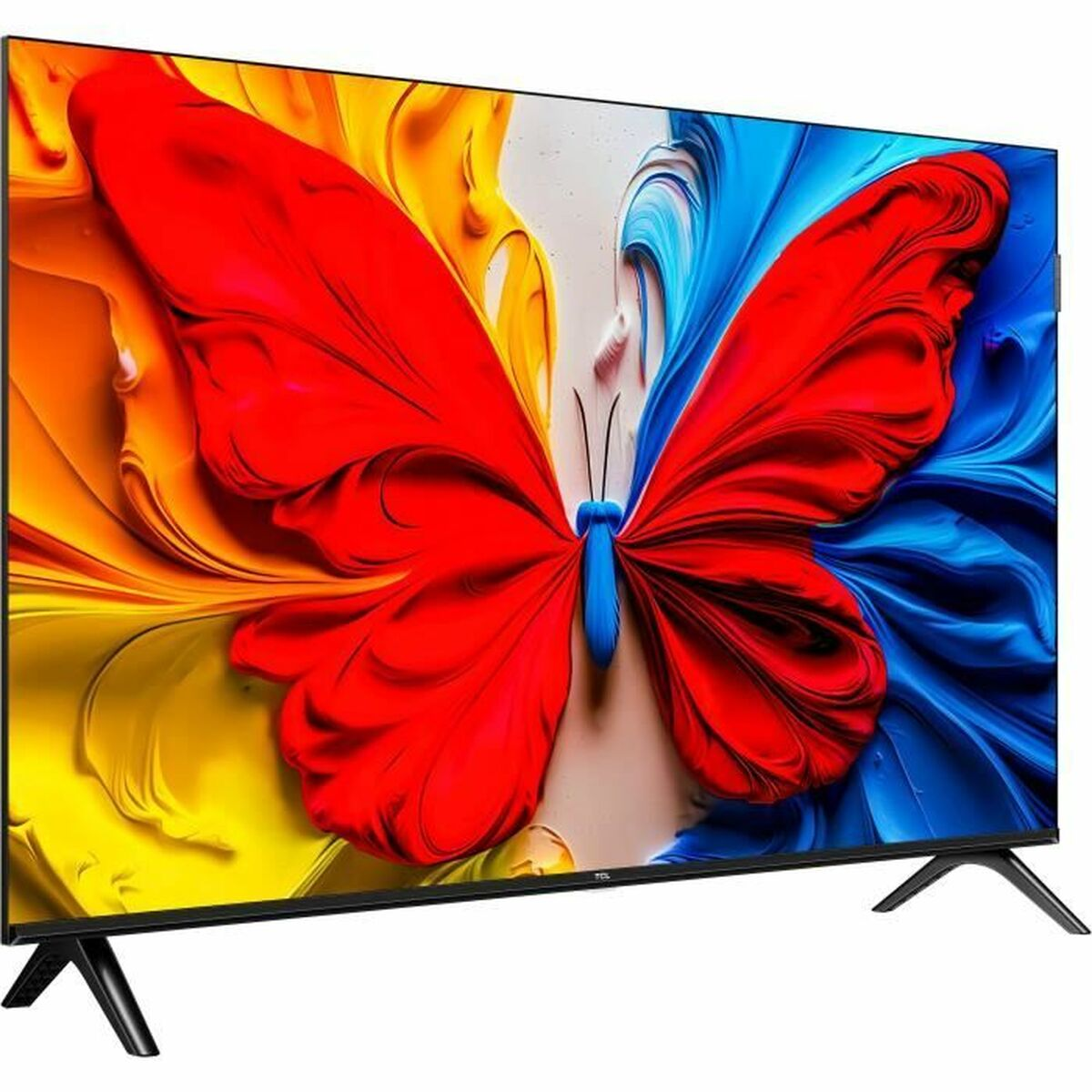 Una pantalla de TV muestra una imagen de mariposa colorida. Predominan los colores rojo, amarillo y azul. El televisor tiene patas y marco negros.