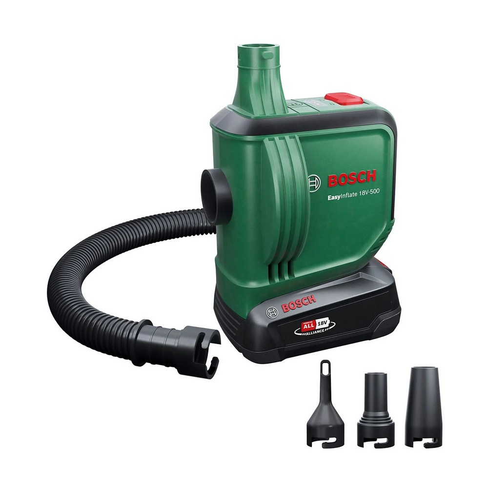 Eine grüne und schwarze Bosch EasyInflate 18V-500 Luftpumpe mit einem schwarzen Schlauch und drei Düsen auf weißem Hintergrund.