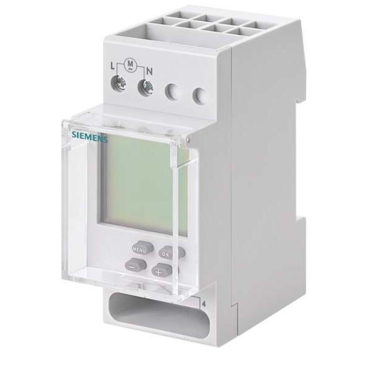 Un timer digitale Siemens bianco con copertura trasparente, display e pulsanti. Ha terminali etichettati L, M, N. Il dispositivo è rettangolare.