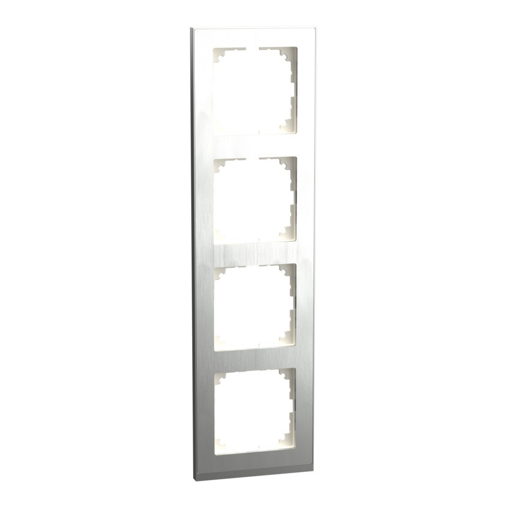 Una placca da parete color argento con quattro aperture quadrate. È rettangolare e ha un aspetto di metallo spazzolato su sfondo bianco.