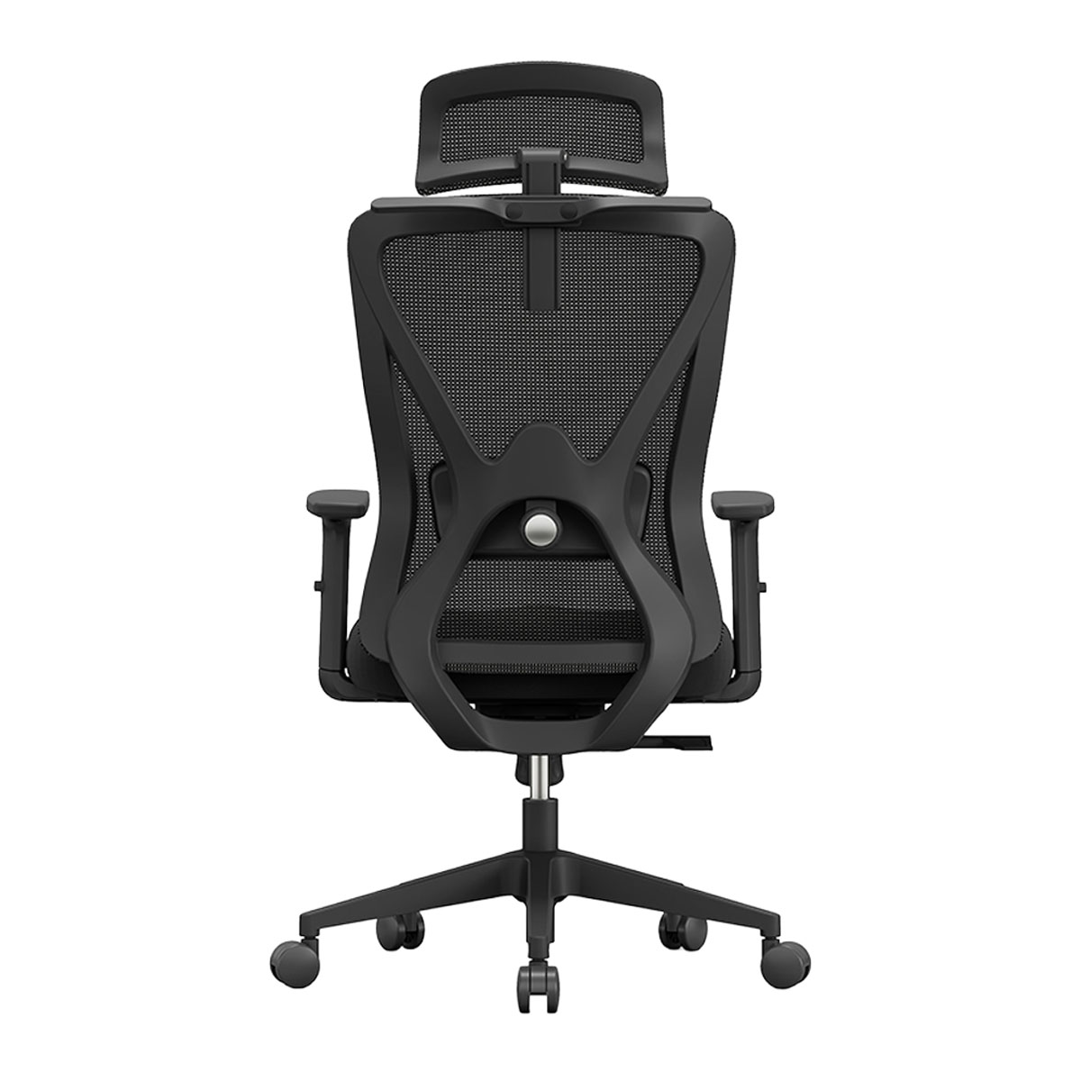 Czarne krzesło biurowe z siatkowym oparciem i zagłówkiem. Ma podłokietniki i podstawę na pięciu kółkach. Tło jest białe.